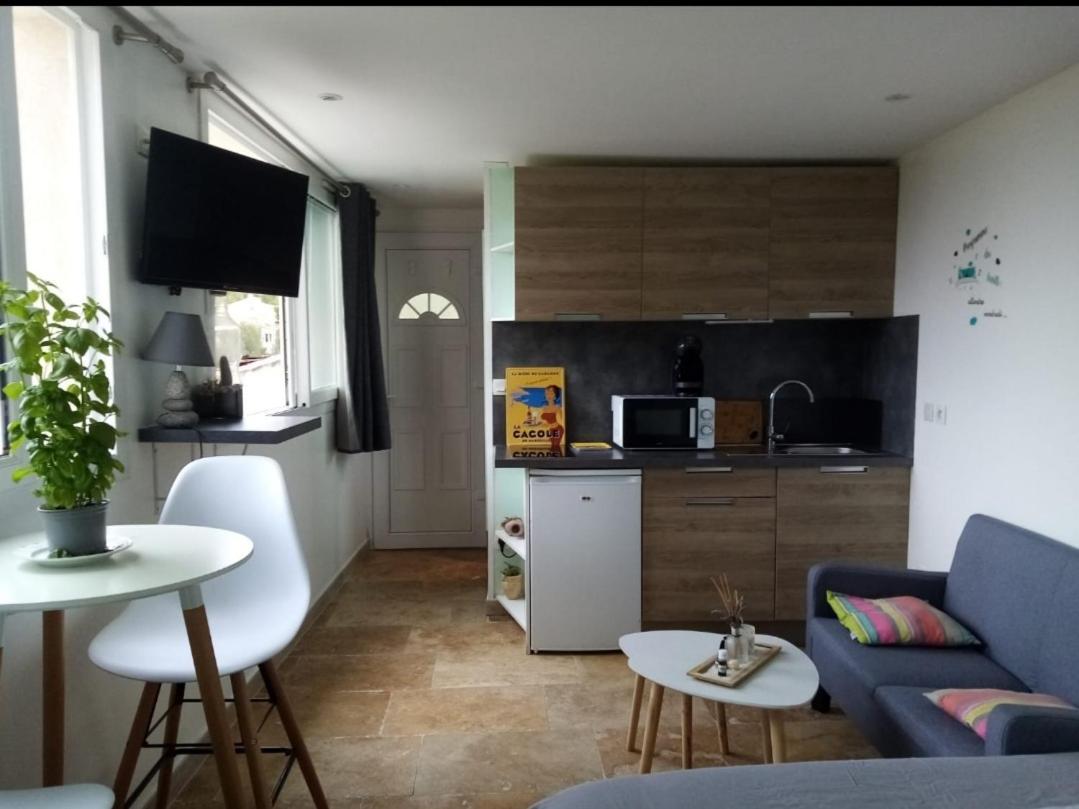 מרסיי Studio D'Environ 20M2, Piscine, Vue Mer, Pour 2 Personnes מראה חיצוני תמונה
